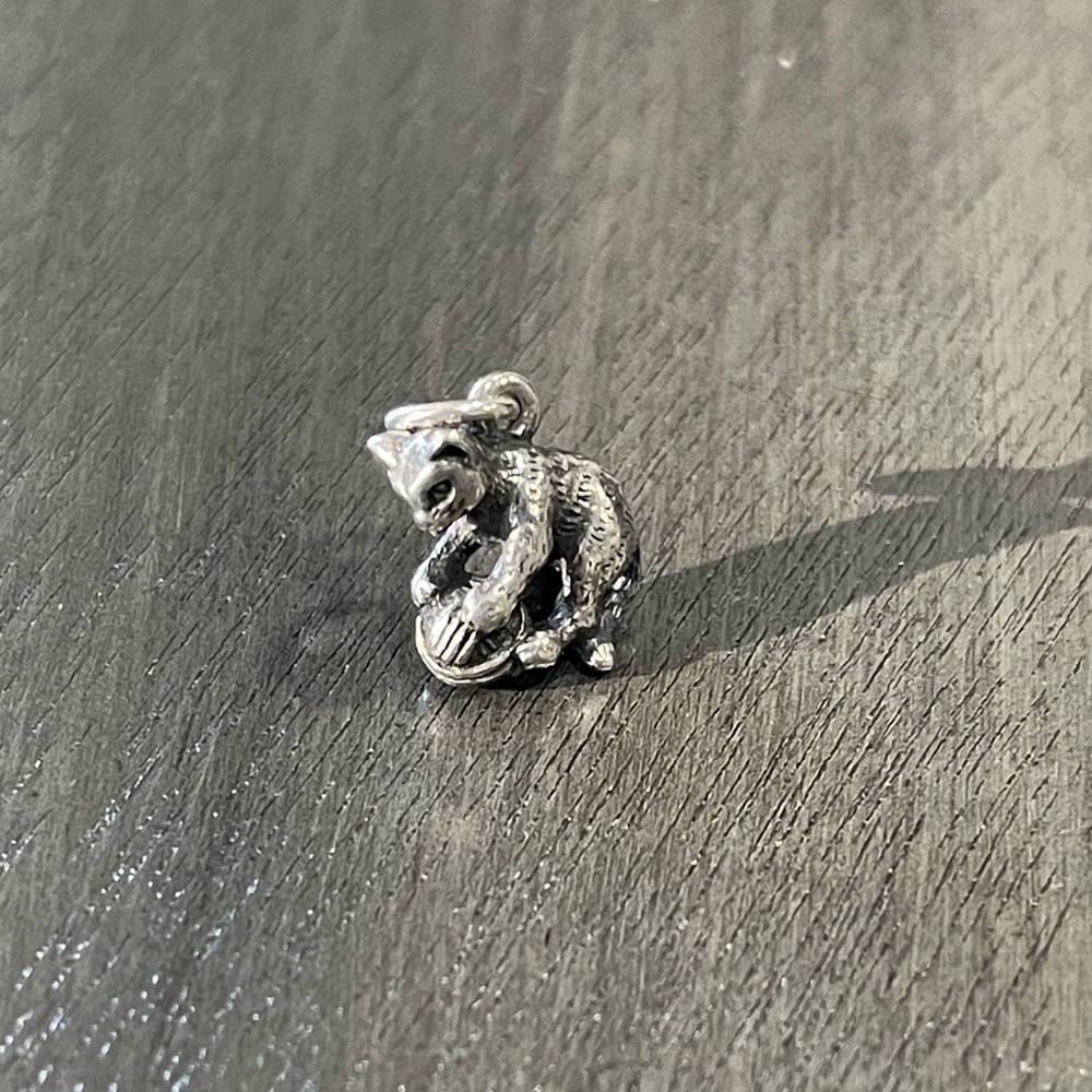 James Avery Retired Cat with Yarn Charm
